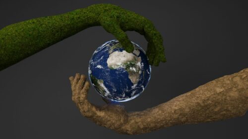 Materielle Wesentlichkeit: Two hands are holding a small earth globe