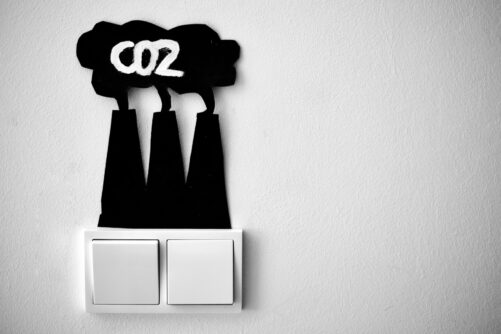 co2-reduktionspfad: a black and white photo of a light switch